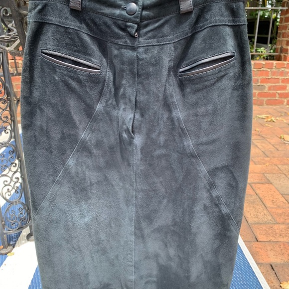Italian leather suede skirt, navy size 2. - Picture 4 of 6